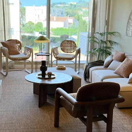 Elegant 3 Apartment